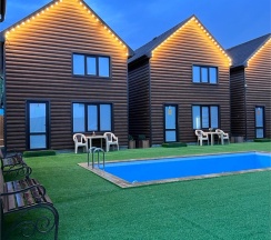 Коттедж комфорт с видом во двор в 4 Сезона