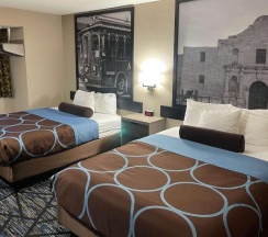 Четырёхместный номер в Super 8 by Wyndham San Antonio Downtown NE