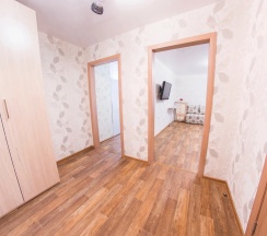 Двухместный полулюкс с балконом и с видом на город (двуспальная кровать) в Апартаменты Saratov Lights Университетская 59А