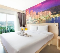 Номер Deluxe с балконом в The AIM Patong Hotel