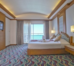 Номер Premier с балконом и с видом на море в Asia Cha Am Hotel