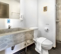 Двухместный номер Superior с балконом 2 отдельные кровати в Ideo Phuket Hotel