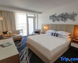 Двухместный номер с балконом и с видом на воду двуспальная кровать в Hilton Fort Lauderdale Marina