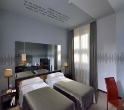 Двухместный номер Classic двуспальная кровать в Phi Hotel Bologna
