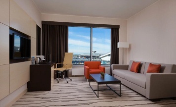 Номер стандарт семейный с 1 двуспальной кроватью в DoubleTree by Hilton Moscow-Vnukovo Airport