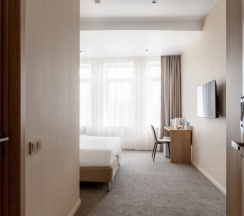 Улучшеный трехместный номер с видом на море в Kinney hotel sea view