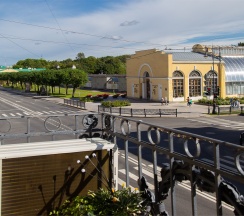 Апартаменты с ванной и балконом в My Favourite Garden Hotel