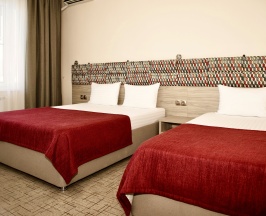 Супериор трехместный с просторным балконом и видом на море в Ассоль