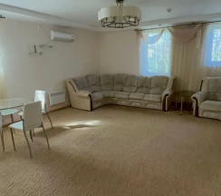 Шестиместный семейный коттедж с балконом в Малахит