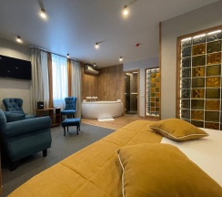 Комфортабельный Люкс с джакузи и сауной в Loft Boutique Hotel