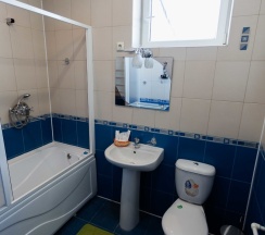 Двухместный Улучшенный Сьют с одной спальней №4, №10, №26 (1 Bedroom Deluxe Suite) в Виктория