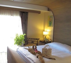 Люкс с балконом в The Red Balcony Inn