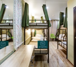 Мужской номер на 8 человек с ванной комнатой. Нижнее место (ширина 120 см.) в Nice hostel Crocus
