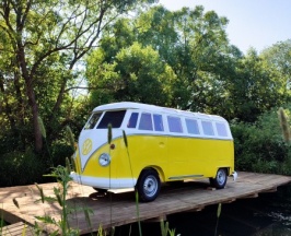 Hippy Yellow в Hippy Hotel