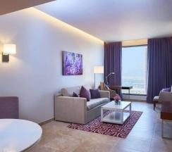 Двухместный люкс Deluxe c 1 комнатой с видом на город (2 отдельные кровати) в Mercure Barsha Heights