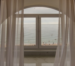 Двухместный номер Стандарт Мансарда с балконом двуспальная кровать в Афалина