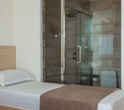 Стандартный четырехместный номер в Del Mar Inn