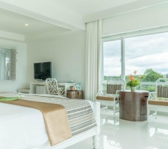 Люкс с балконом в Cera Resort Chaam