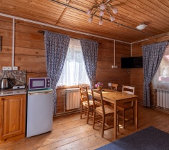 Двухместный коттедж Крестьянский двуспальная кровать в Ателика Улиткино