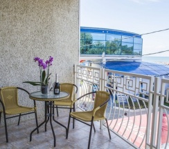 Двухместный номер Superior с балконом и с красивым видом из окна двуспальная кровать в Фотини