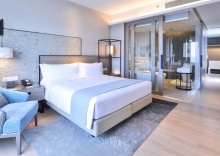 Двухместный люкс c 1 комнатой двуспальная кровать в Holiday Inn & Suites Rayong City Centre, an IHG Hotel