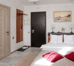 Студия-улучшенный двухместный номер с двуспальной кроватью в Олимпия