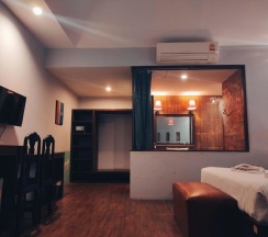 Двухместный номер Superior с видом на бассейн двуспальная кровать в Foresto Sukhothai Guesthome