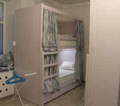 Кровать в общем номере в Рус