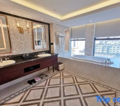 Люкс Premier в Phoenix Hotel