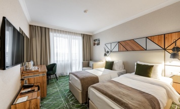 Двухместный номер Standard с балконом и с видом на парк 2 отдельные кровати в Wyndham Garden Burabay