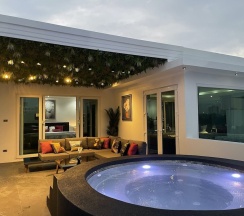 Двухместная вилла Grand двуспальная кровать в Villas In Pattaya