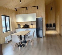 Коттедж с балконом в BarnHouse