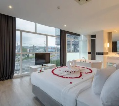 Люкс Honeymoon с балконом в Отель Dara