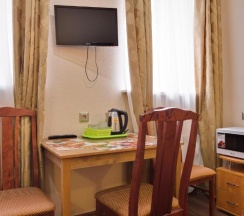 Трехместный номер с собственной ванной комнатой в Аллан