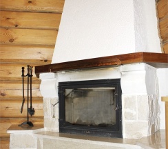 Двухместный номер в деревянном коттедже с камином в Колыба