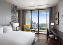 Двухместный люкс двуспальная кровать в Sindhorn Kempinski Hotel Bangkok