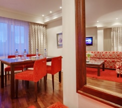 Люкс с двуспальной кроватью в Cosmos St. Petersburg Olympia Garden Hotel