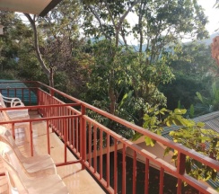 Семейный номер Standard с балконом в Phi Phi Jungle Hill Bungalow