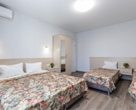 Четырехместный с удобствами на этаже в Золотой берег