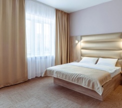 БИЗНЕС с одной большой кроватью в Cronwell Ника Center