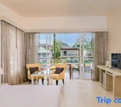 Трёхместный номер Deluxe с балконом в The Briza Beach Resort Khaolak