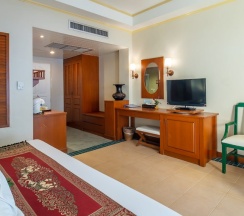 Двухместный номер Deluxe двуспальная кровать в Karon Princess Hotel