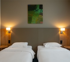 Стандартный номер с видом на город c двумя односпальными кроватями в Cosmos Omsk Hotel