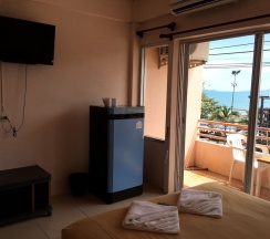 Номер Superior с балконом и с видом на море в Wilai Guesthouse