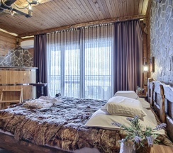 Двухместный 27 люкс с балконом и с видом на море двуспальная кровать в Exclusive Hotel&Apartments