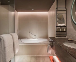 Двухместный номер Premium двуспальная кровать в DoubleTree by Hilton Bangkok Ploenchit