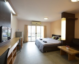 Номер Deluxe с балконом в LOFT Salaya