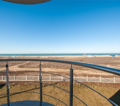 Двухкомнатный семейный номер на 3-4 гостя с балконом и видом на море (корпус Б) в Оптимист