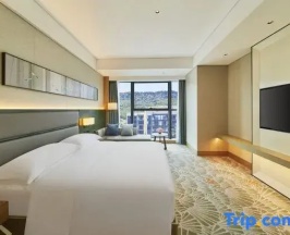 Номер Deluxe в DoubleTree by Hilton Ya'An