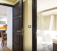 Трёхместный люкс с 2 комнатами в Aspen Suites Hotel Sukhumvit 2 Bangkok
